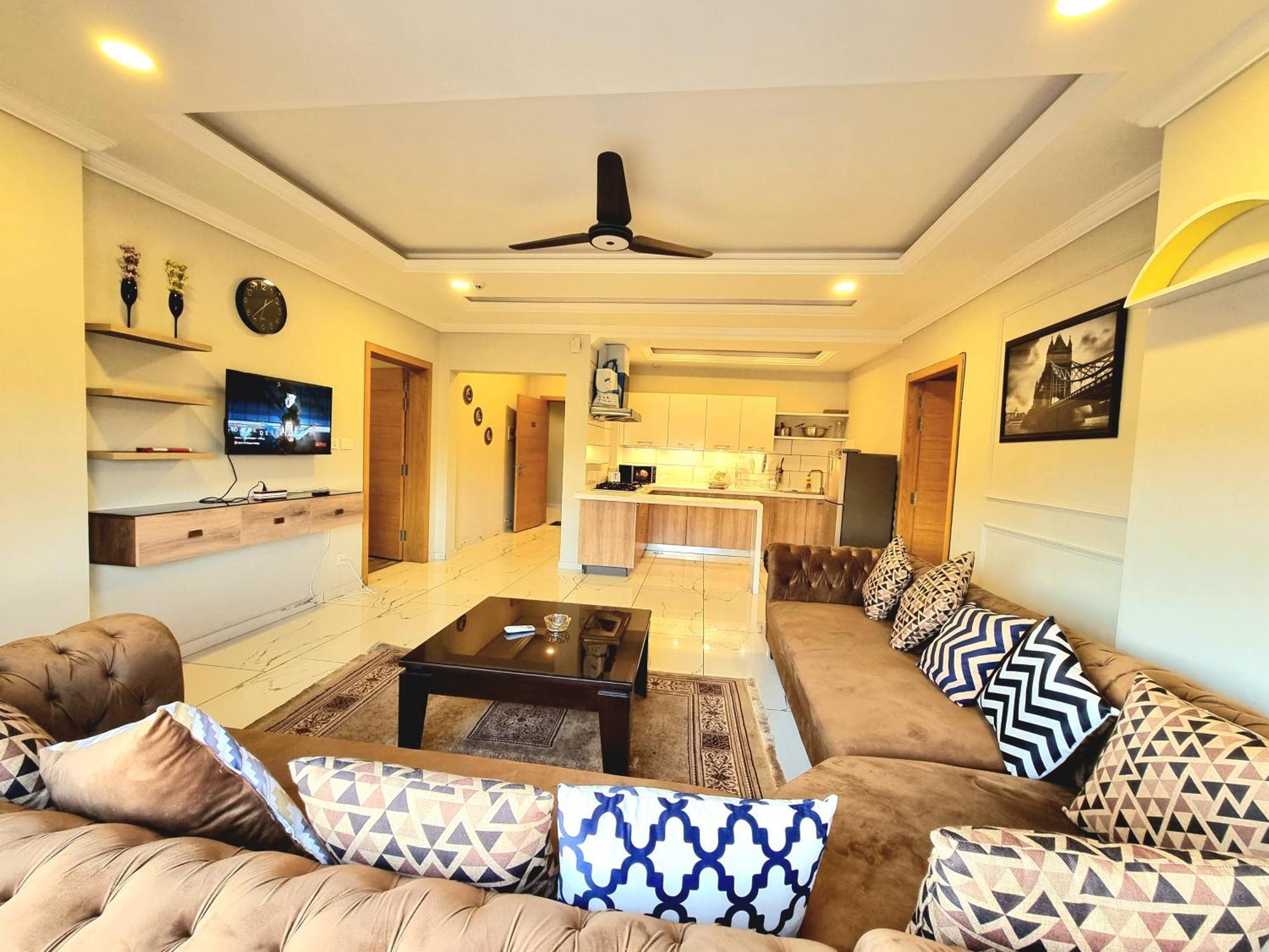 The Millenial Apartments & Suites Bahria Town 라왈핀디 객실 사진