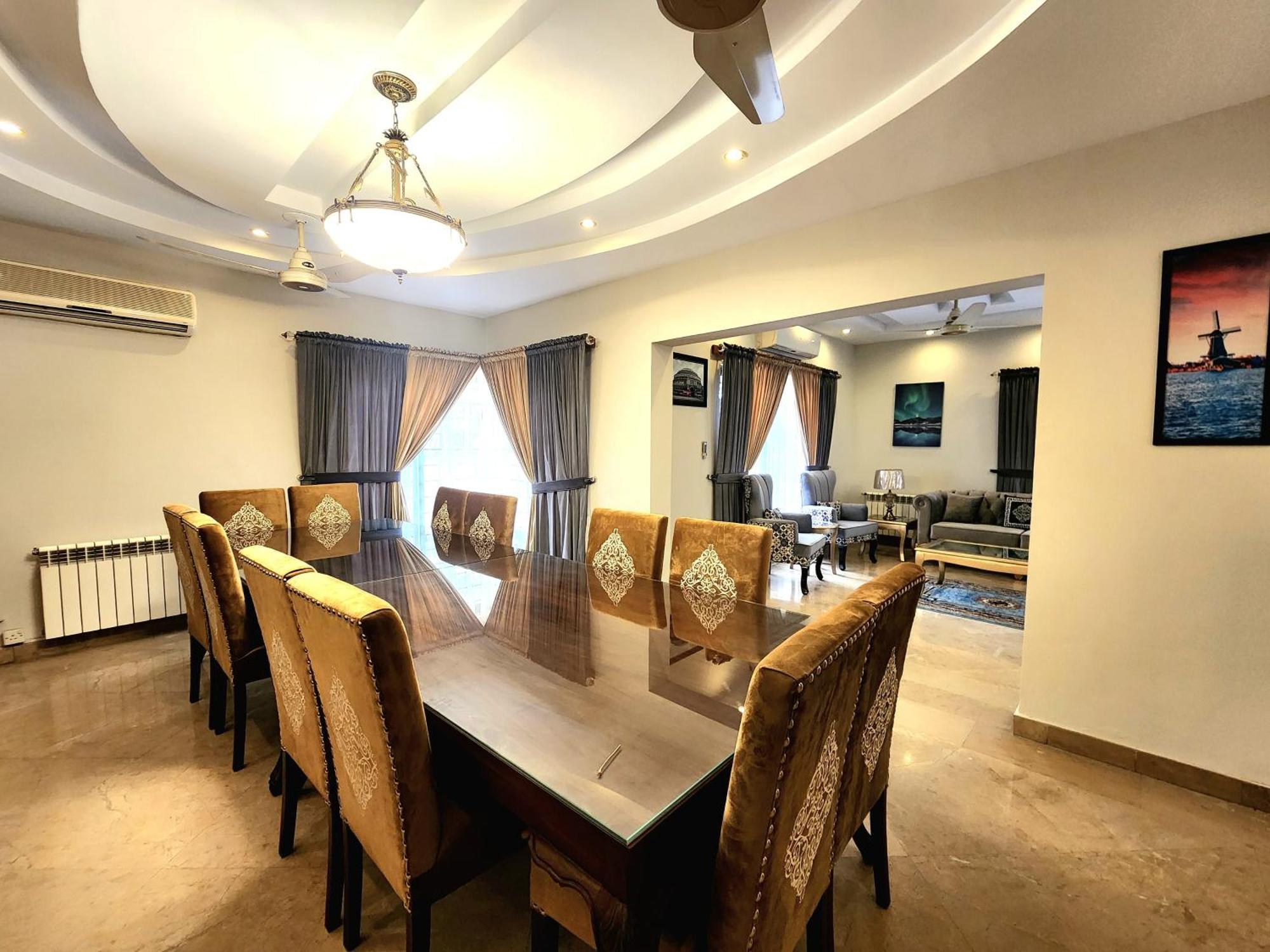 The Millenial Apartments & Suites Bahria Town 라왈핀디 객실 사진