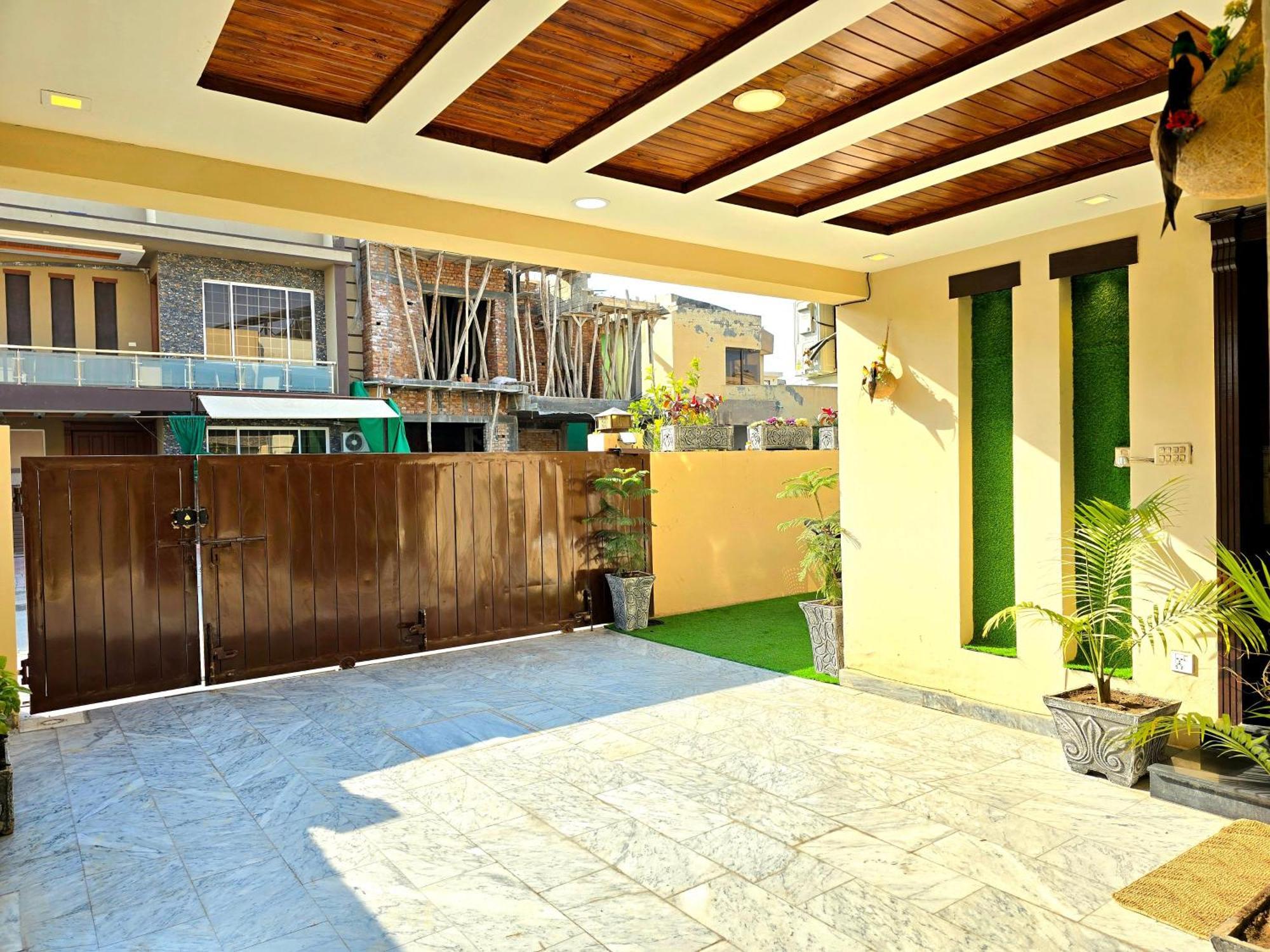 The Millenial Apartments & Suites Bahria Town 라왈핀디 객실 사진