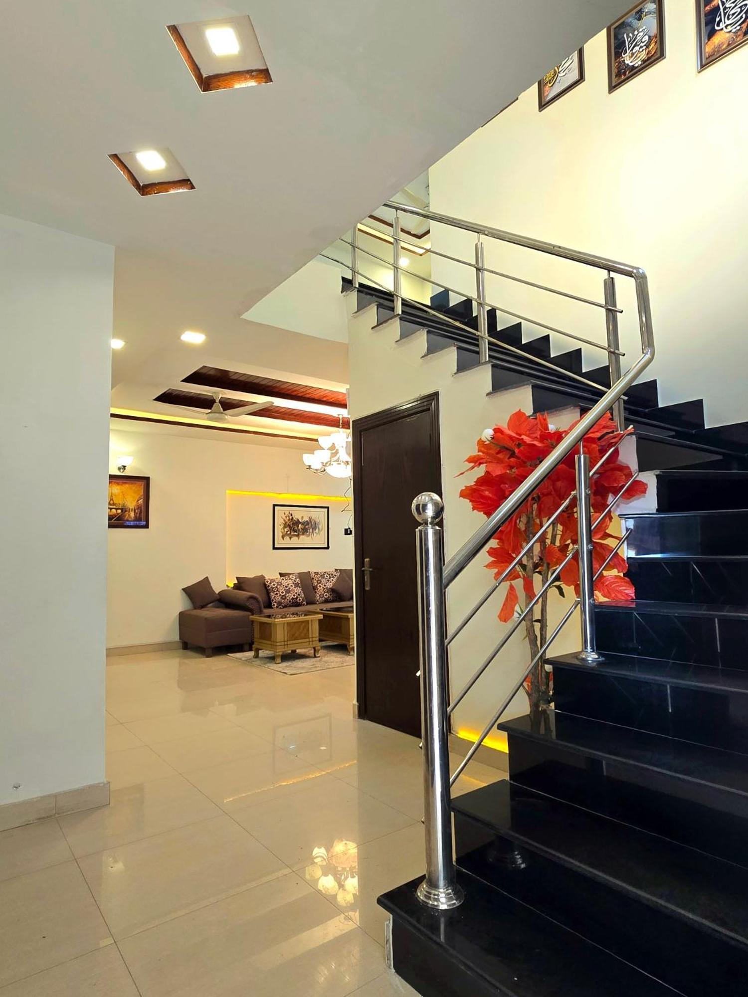 The Millenial Apartments & Suites Bahria Town 라왈핀디 객실 사진